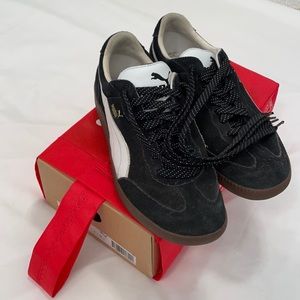 Women’s Puma Ligament Suede Tennis Shoes!